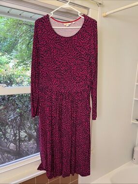 Boden Long Sleeve Pink and Black Patterned Scoop-Neck Dress